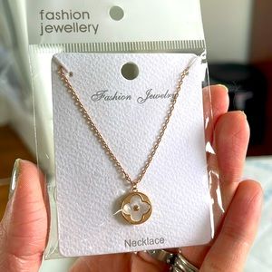 Rose gold tone pearl 4 leaf clover necklace